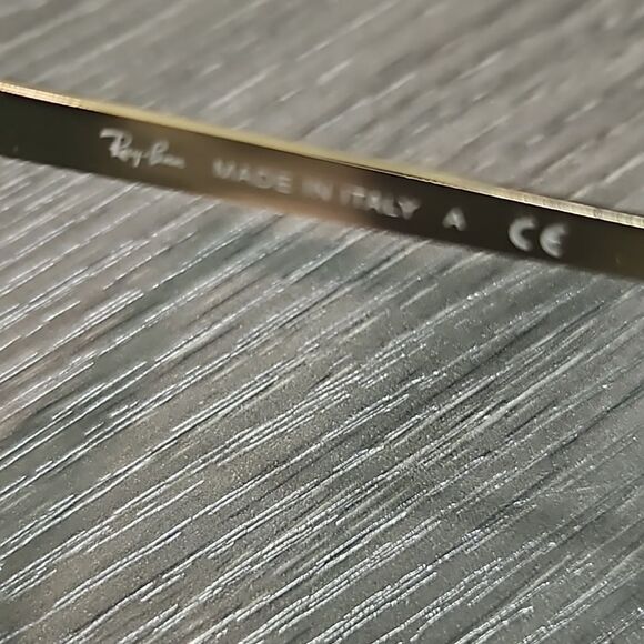 Unisex Ray-Ban Clubmaster Sunglasses with black frames (PreOwned) - Picture 3 of 5